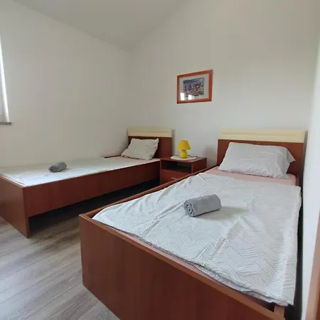 Maya - Family * Ližnjan