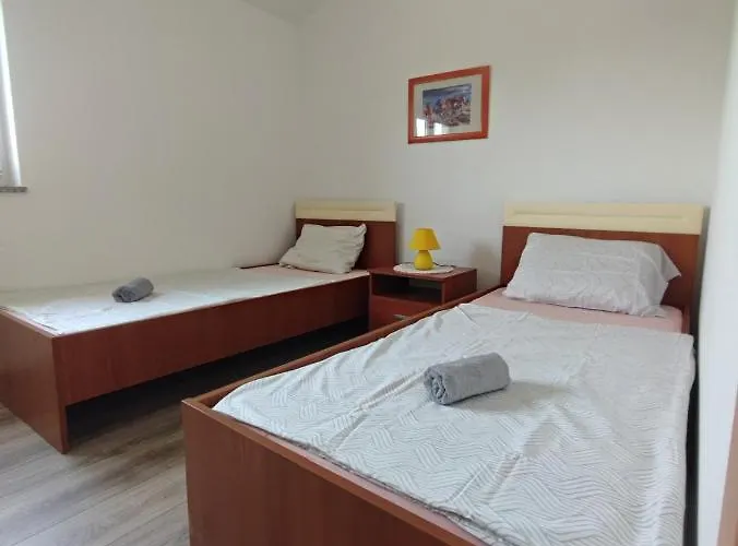 Maya - Family * Ližnjan