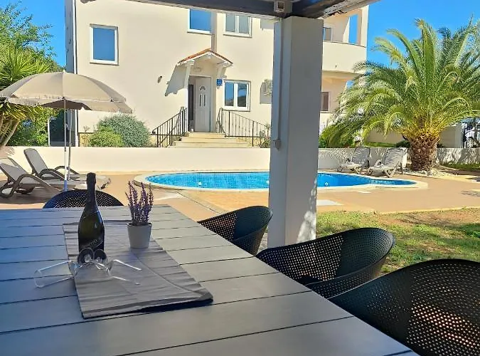 Maya - Family Apartamento Ližnjan