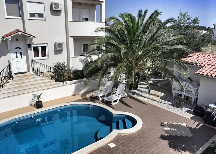 Maya - Family Apartamento Ližnjan