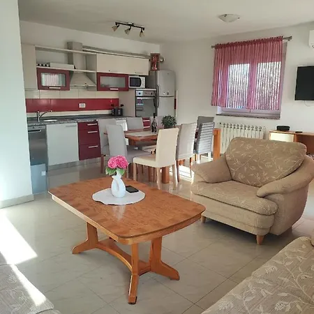 Maya - Family Ližnjan