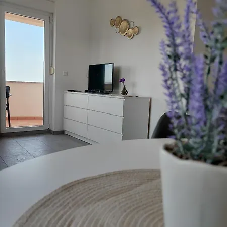 Maya - Family Ližnjan