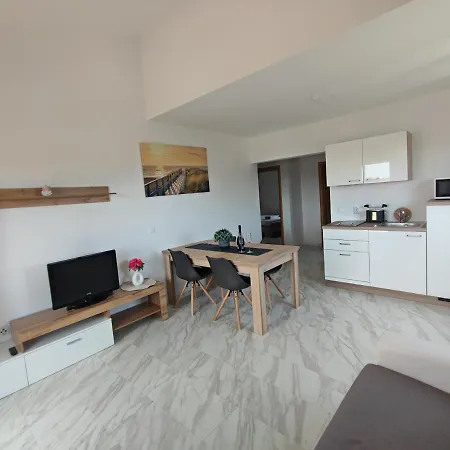 Maya - Family Appartamento Ližnjan