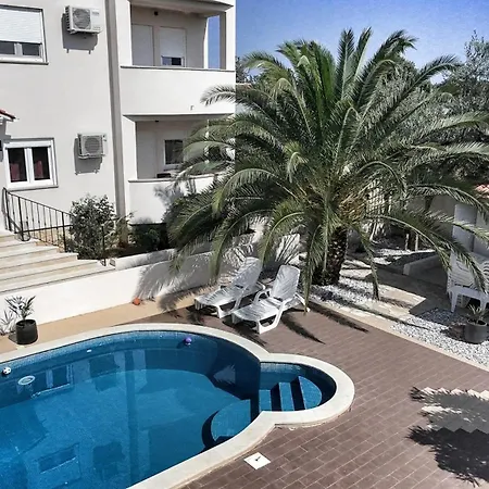 Maya - Family Appartamento Ližnjan