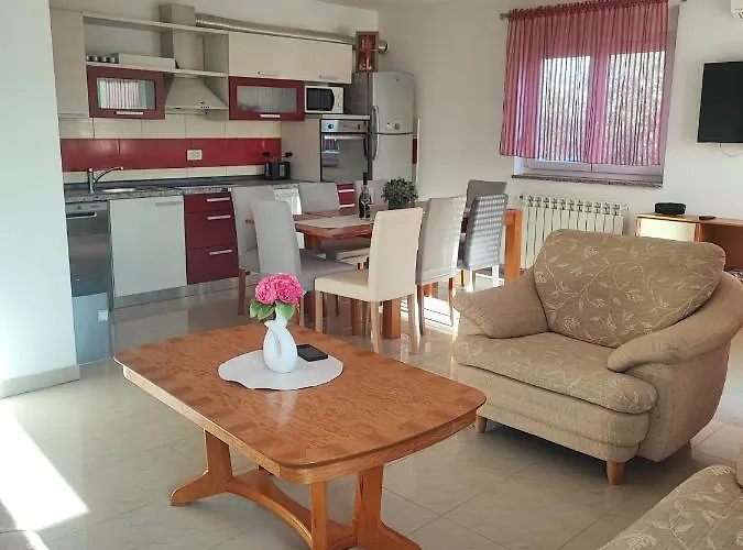 Maya - Family Ližnjan