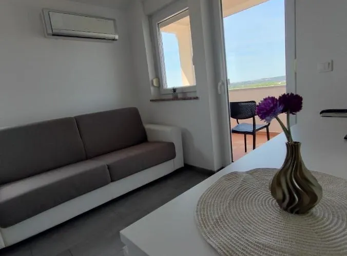 Maya - Family * Ližnjan