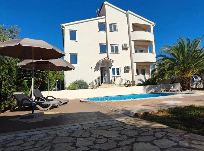 Maya - Family Ližnjan